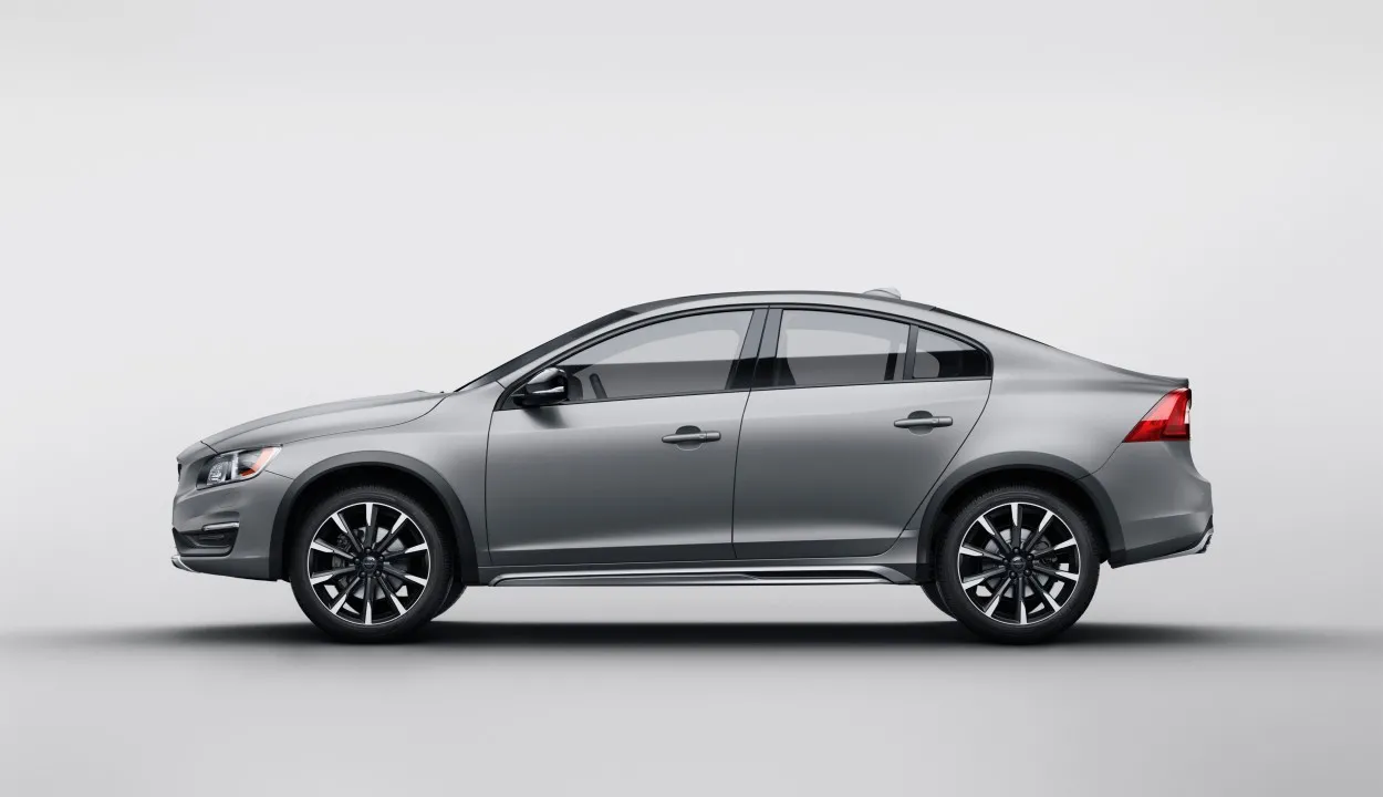 7275776-volvo-s60-cross-country.jpg