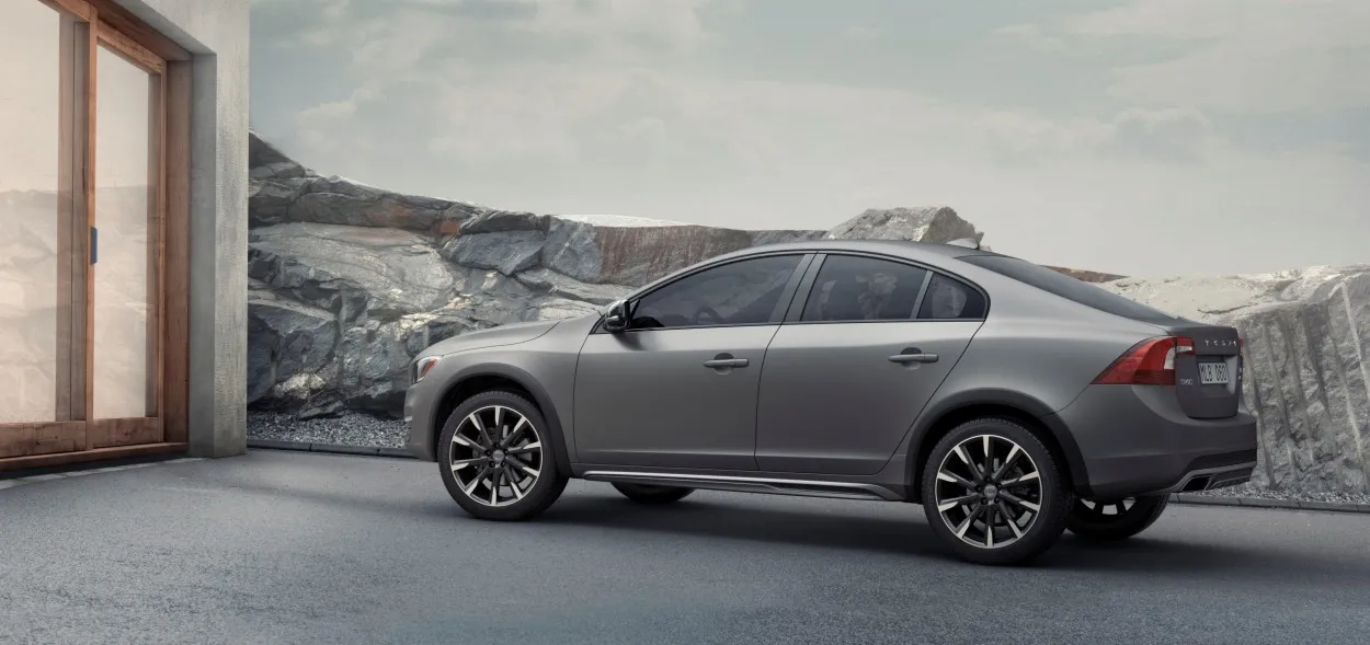 7275834-volvo-s60-cross-country.jpg