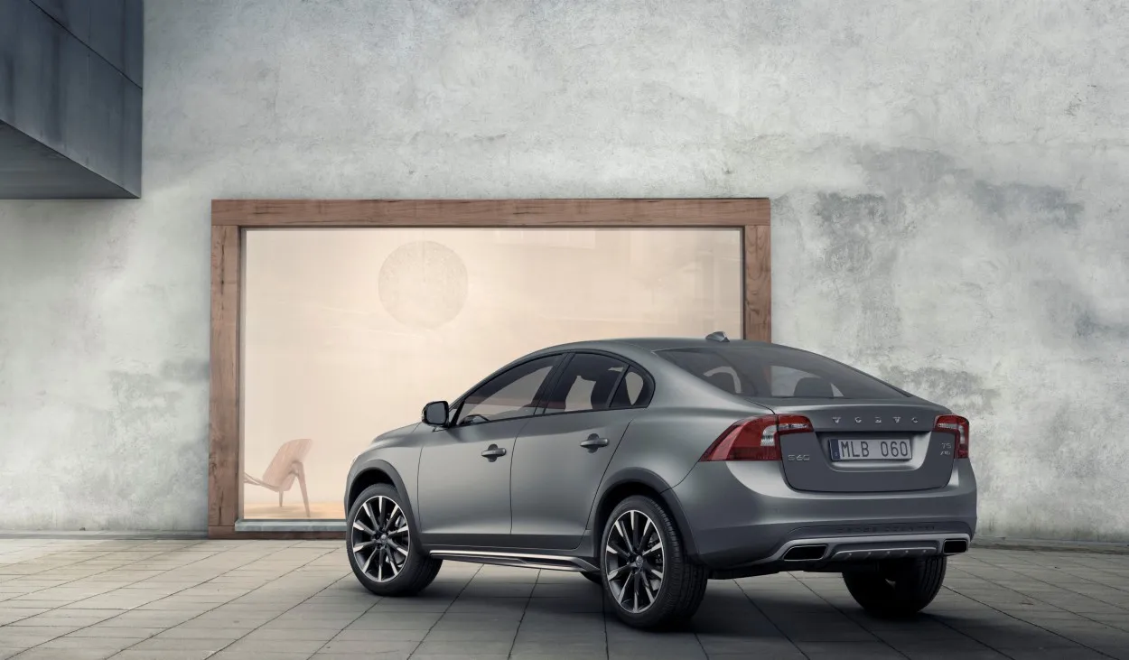 7275891-volvo-s60-cross-country.jpg