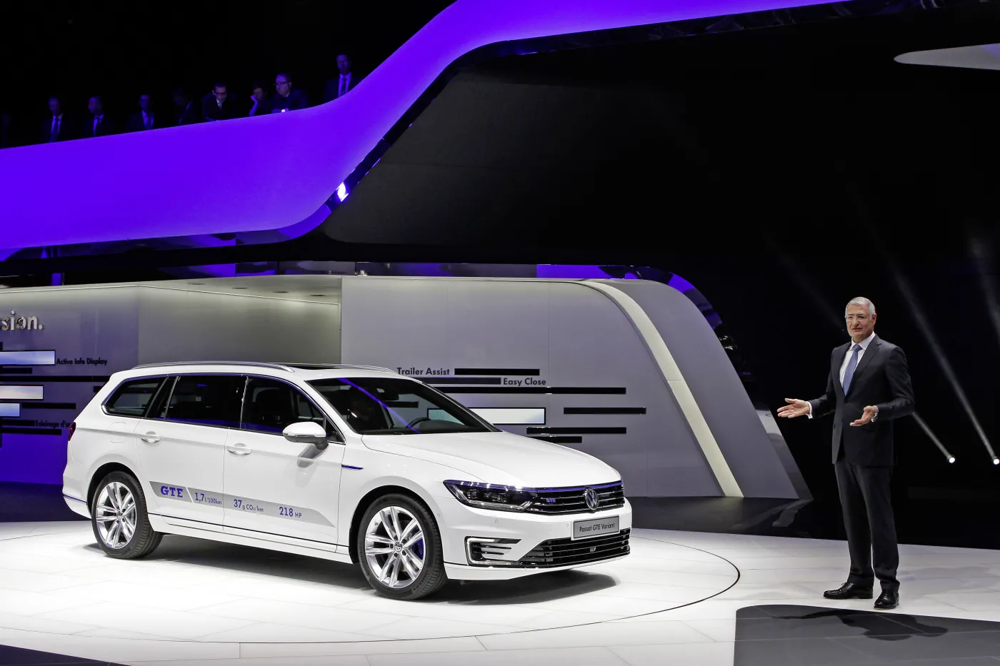 6891719-volkswagen-passat-gte.jpg