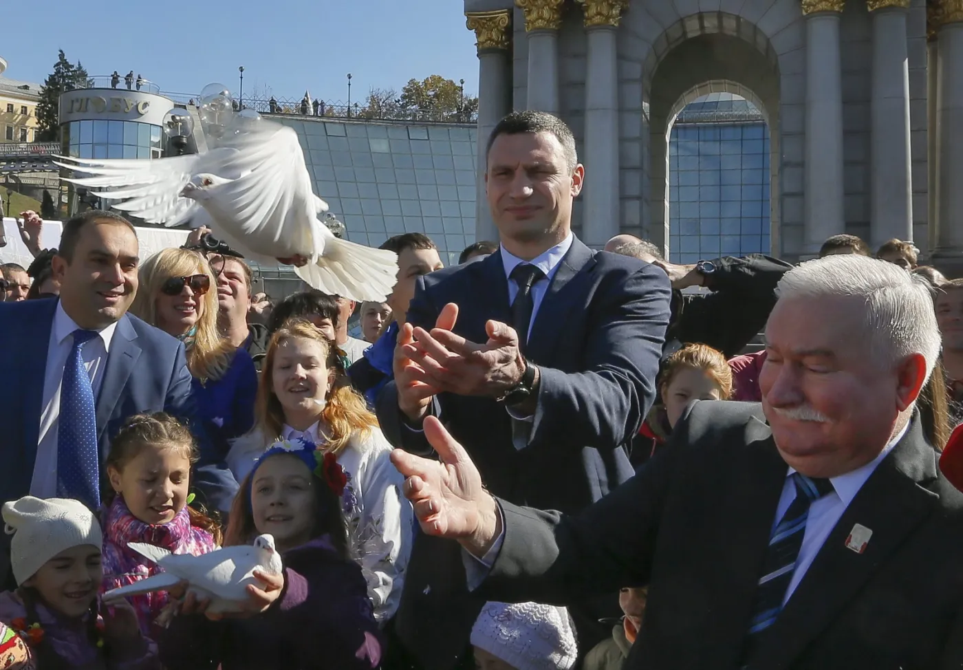 Lech Wałęsa w Kijowie oddał hołd ofiarom Majdanu. ZDJĘCIA