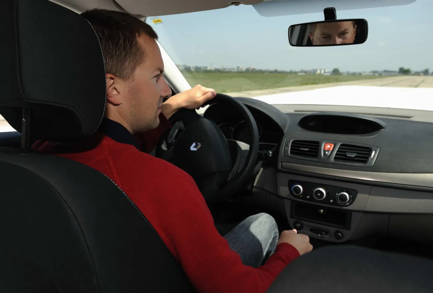 2084733-szkola-jazdy-renault-1.jpg