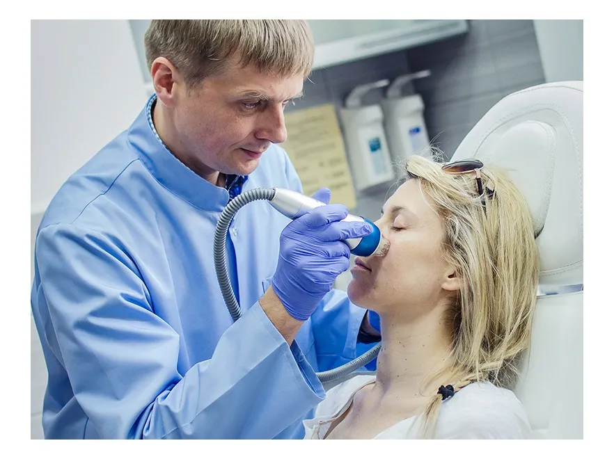 To się da usunąć! Skuteczne sposoby na pozbycie się blizn po trądziku i innych chorobach