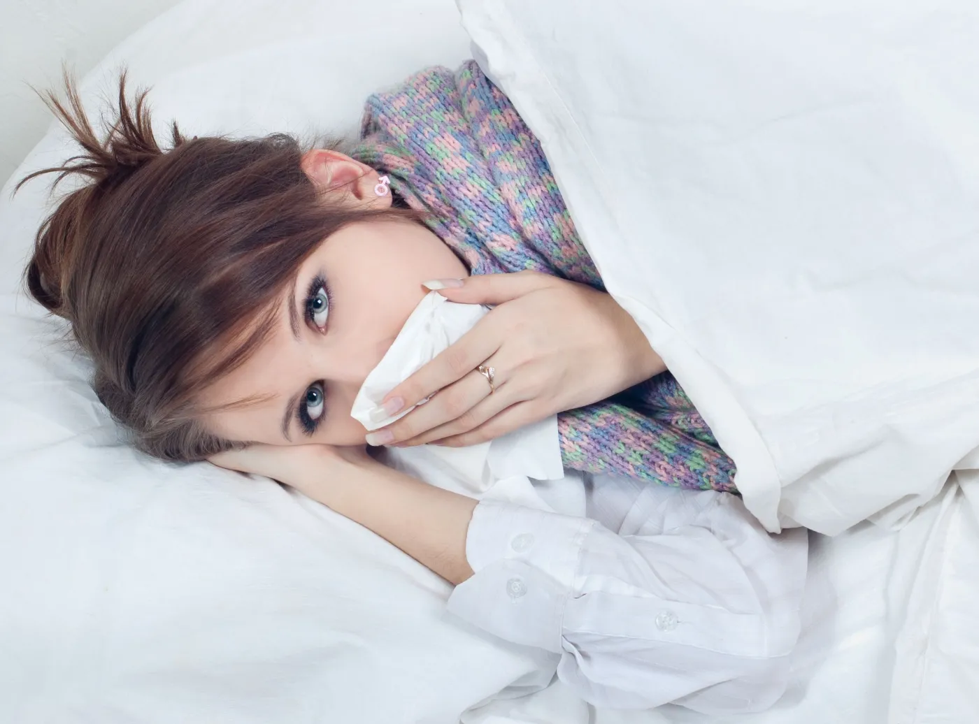 Chora kobieta w łóżku