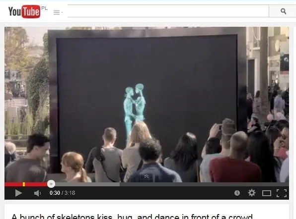 Całujące się szkielety ujawniają prawdziwą naturę miłości [WIDEO]