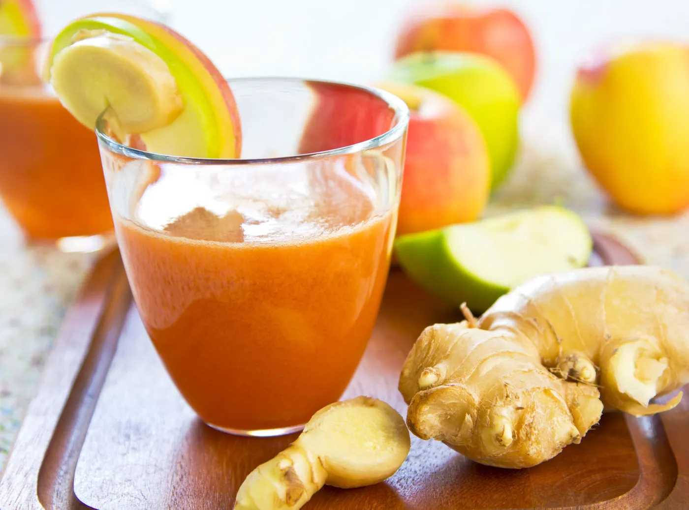 7380604-sok-owocowy-z-imbirem.jpg
