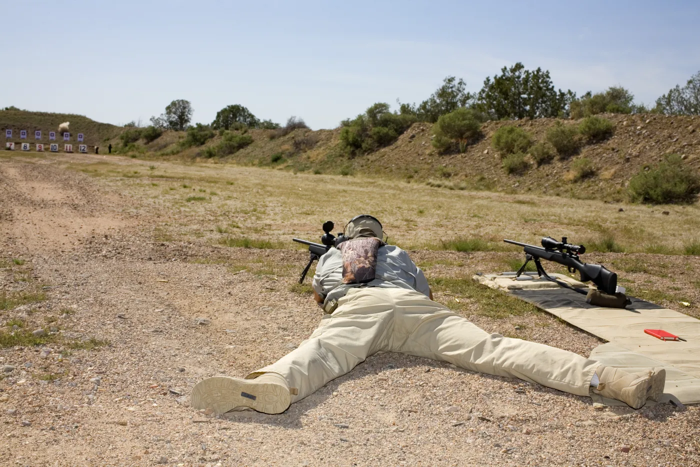 Tak się strzela w Polsce! Pod domem świszczą im kule z kałasznikowa