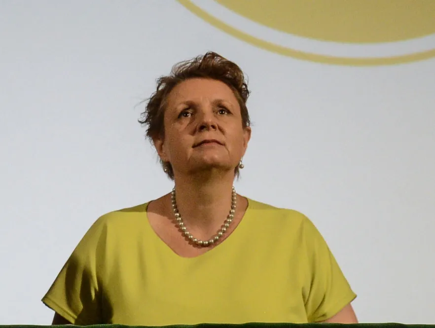 Perfekcyjny manicure i fatalna fryzura. Minister Omilanowskiej zabrakło na fryzjera?