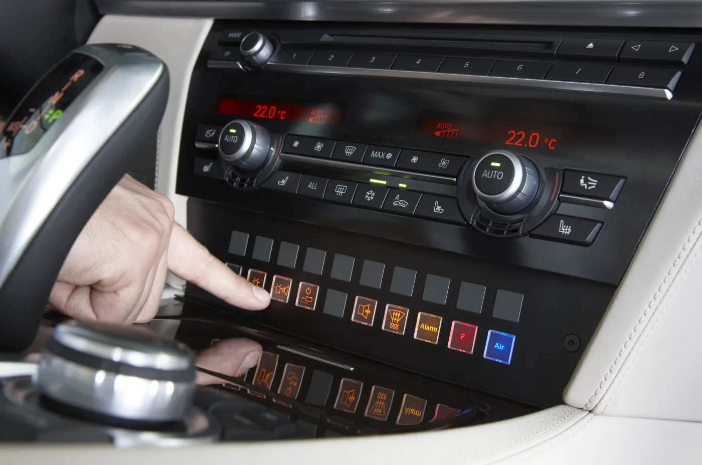 Prezydent płakał, jak oddawał! Te limuzyny Duda dostanie po Komorowskim. ZDJĘCIA dziennik.pl