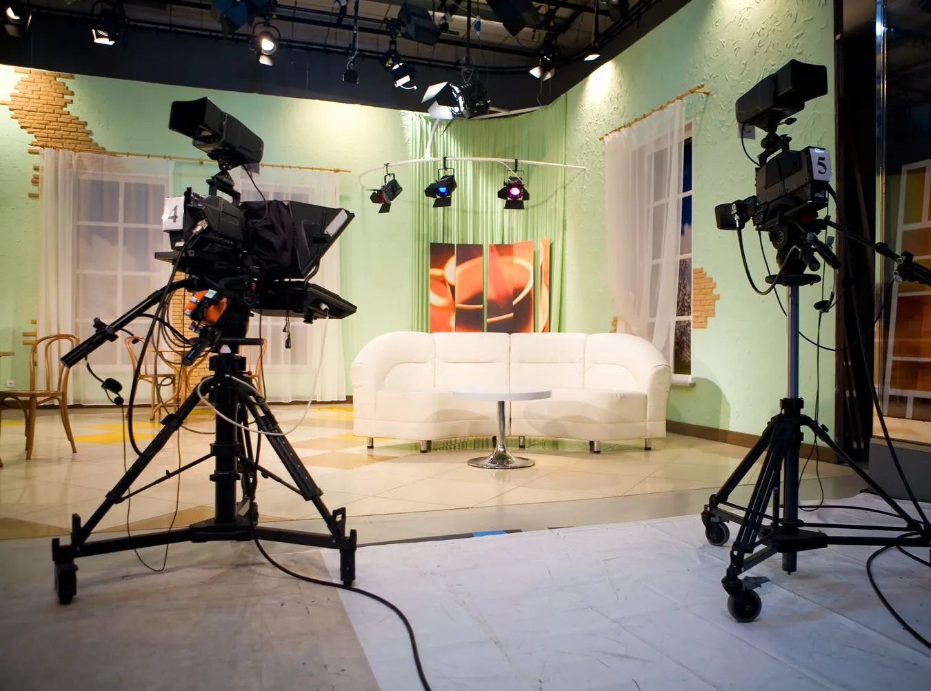 Telewizja publiczna w odwrocie. Wygrywają stacje komercyjne