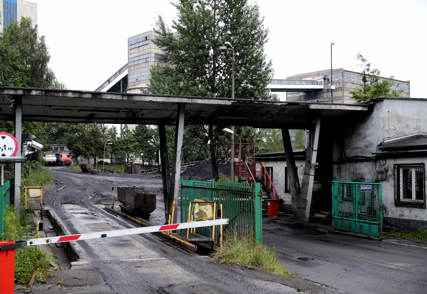  Wjazd do kopalni Wujek