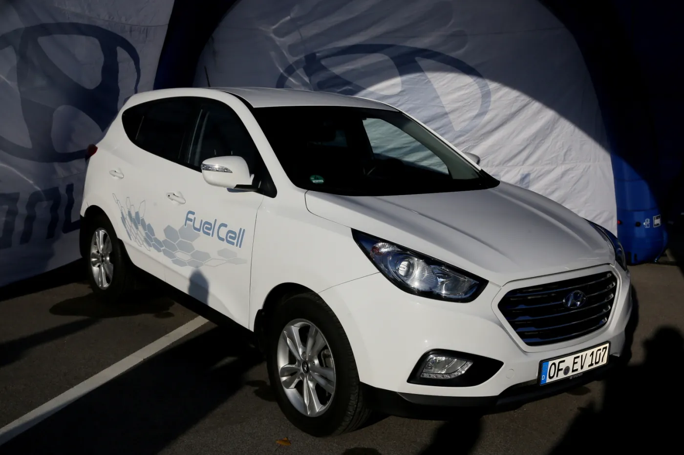 8459182-hyundai-ix35-fuel-cell.jpg