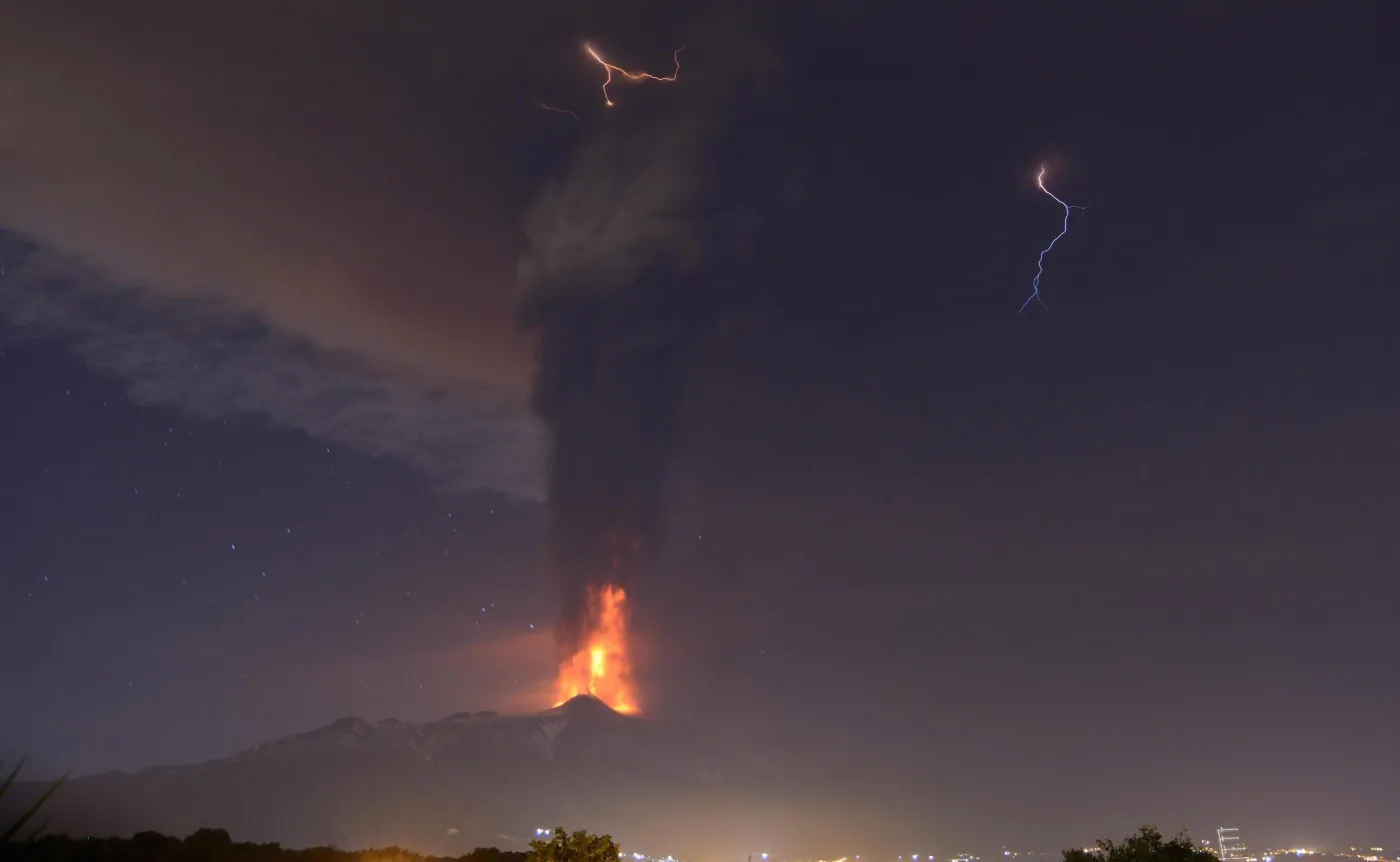 Przebudziła się Etna. Wulkan pluje ogniem [FOTO]