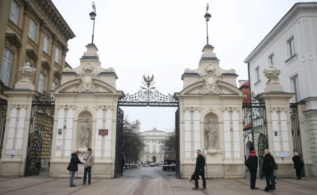 Wydział Prawa UW apeluje do władz ws. Trybunału Konstytucyjnego i krytykuje prezydenta Dudę