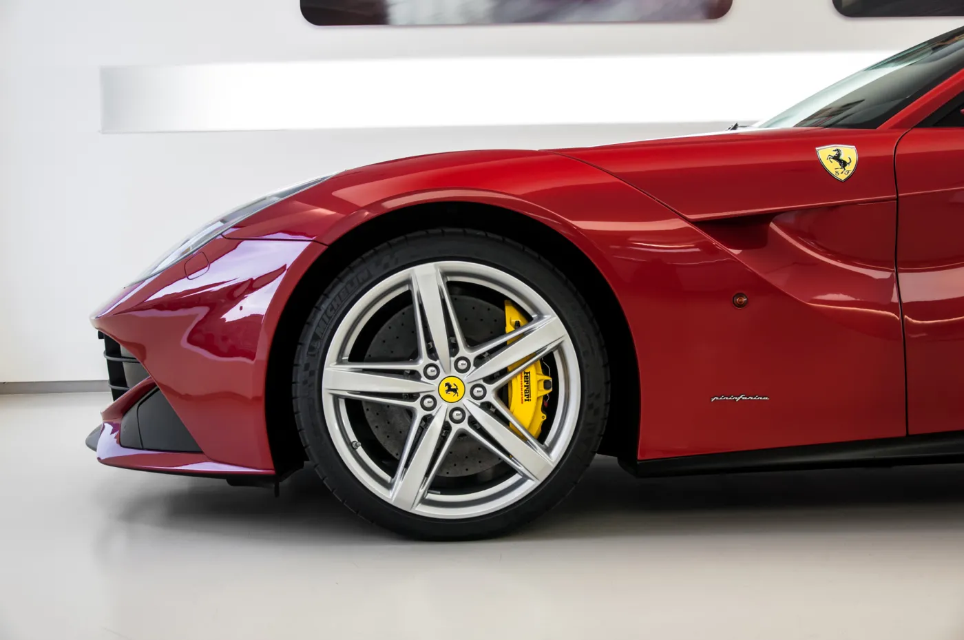 8323963-ferrari-f12-berlinetta.jpg