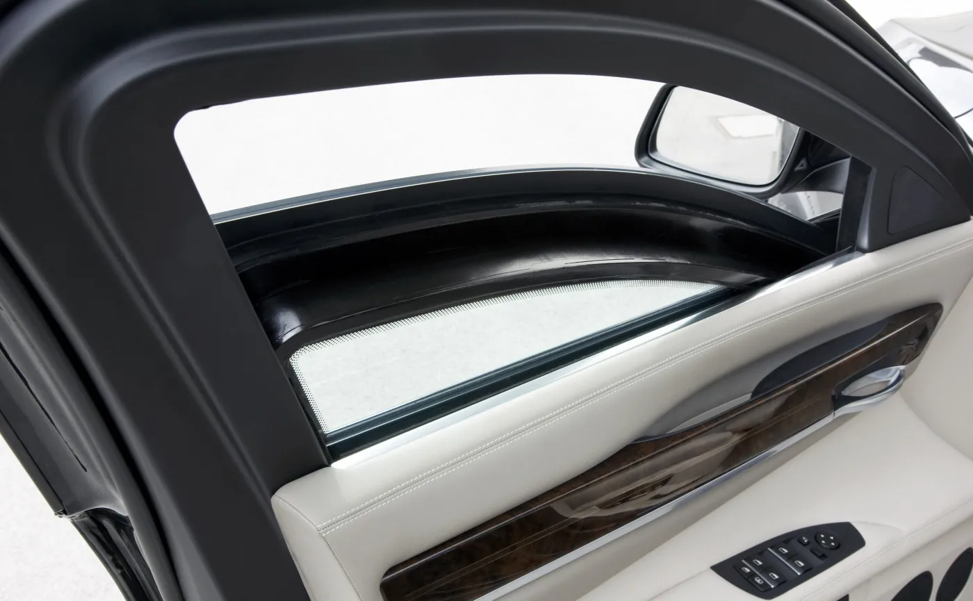 8807862-bmw-760li-high-security.jpg