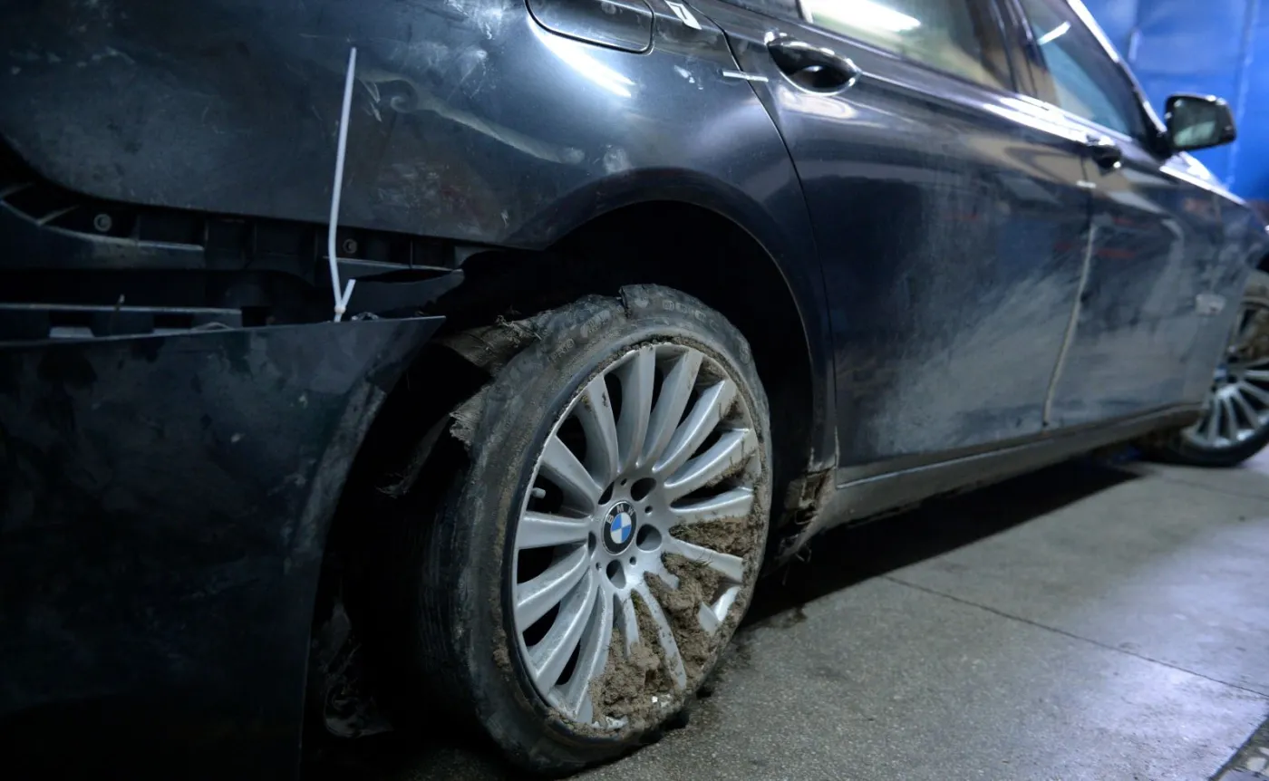 8821248-bmw-760li-high-security.jpg