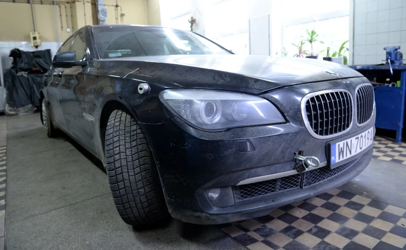 8821280-bmw-760li-high-security.jpg