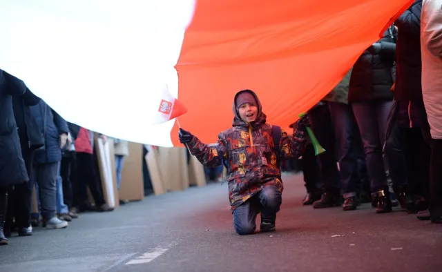 15 do 50. Skąd się biorą różnice w ocenie liczby uczestników manifestacji KOD?