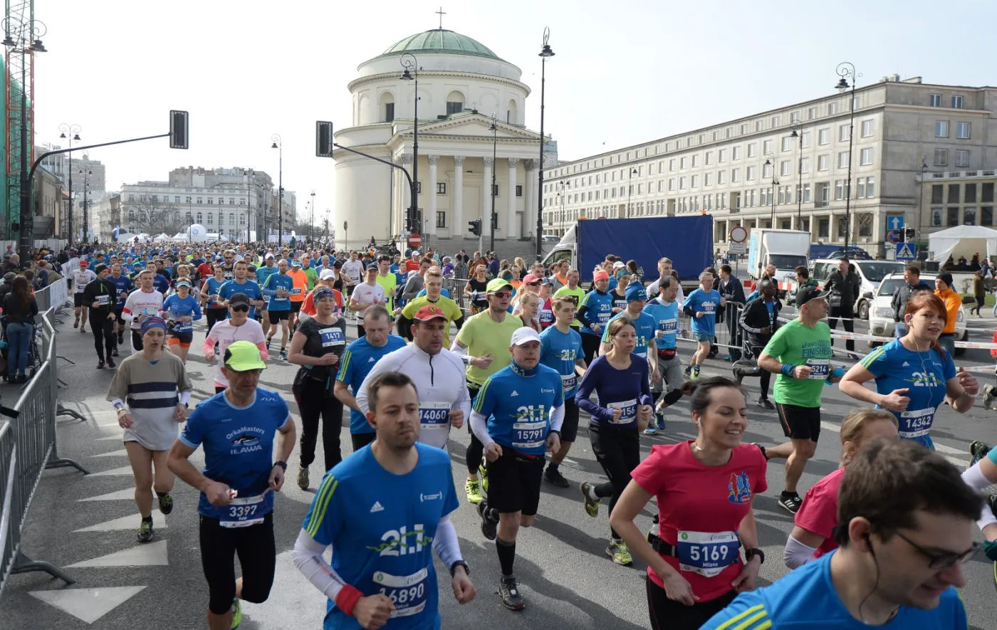 Biegacze na trasie 11. PZU Półmaratonu Warszawskiego