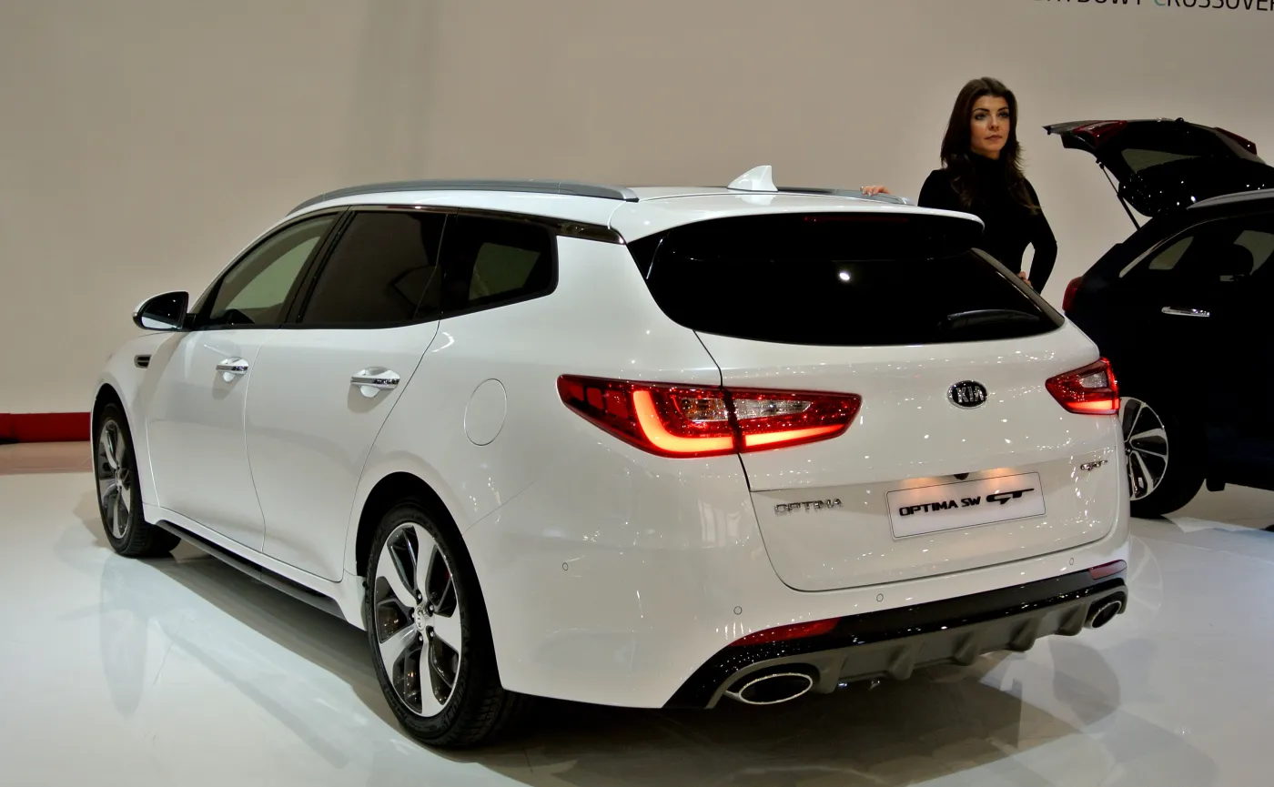 8902890-kia-optima-sportswagon.jpg