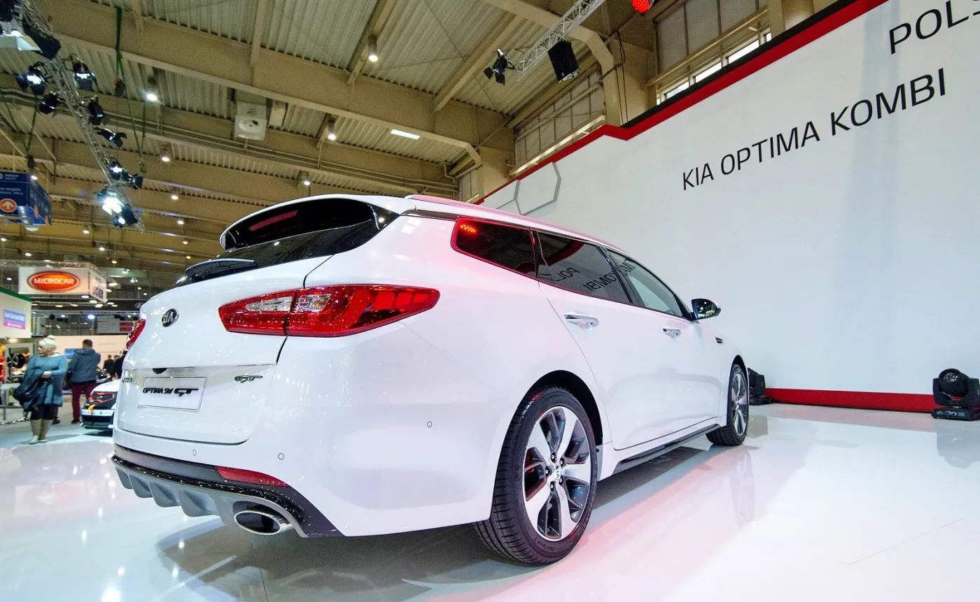 8903050-kia-optima-sportswagon.jpg