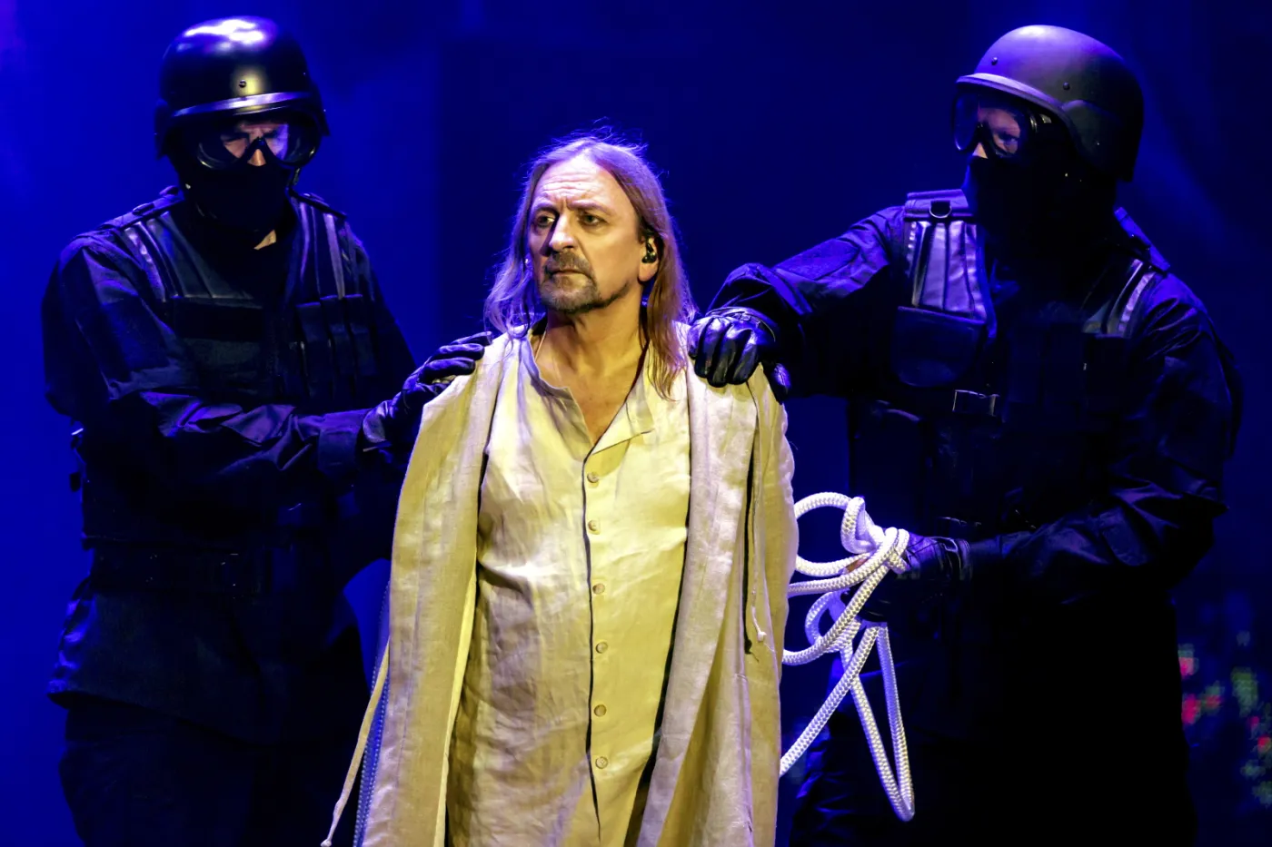 8943013-jesus-christ-superstar.jpg