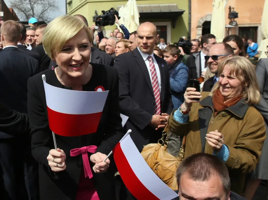 Jak zwykle dobrze ubrana, wyjątkowo radosna: prezydentowa na Dniu Flagi. FOTO