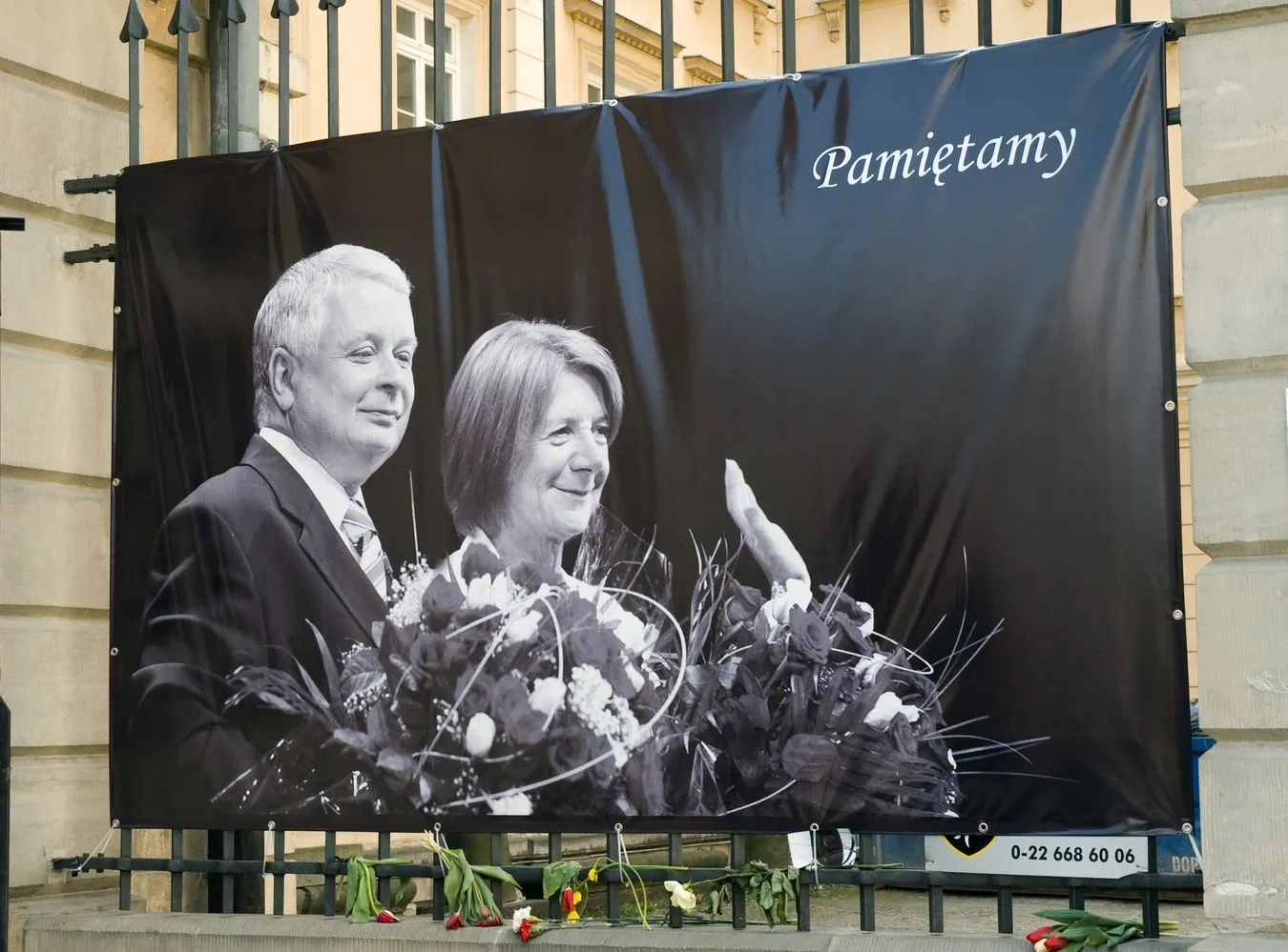 Delegacja na uroczystości smoleńskie wyląduje aż w Moskwie