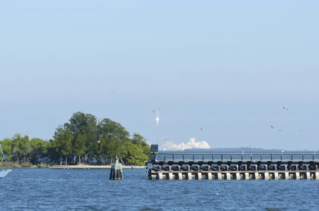 Nieudany test lądowania rakiety kosmicznej. WIDEO z katastrofy Falcon 9
