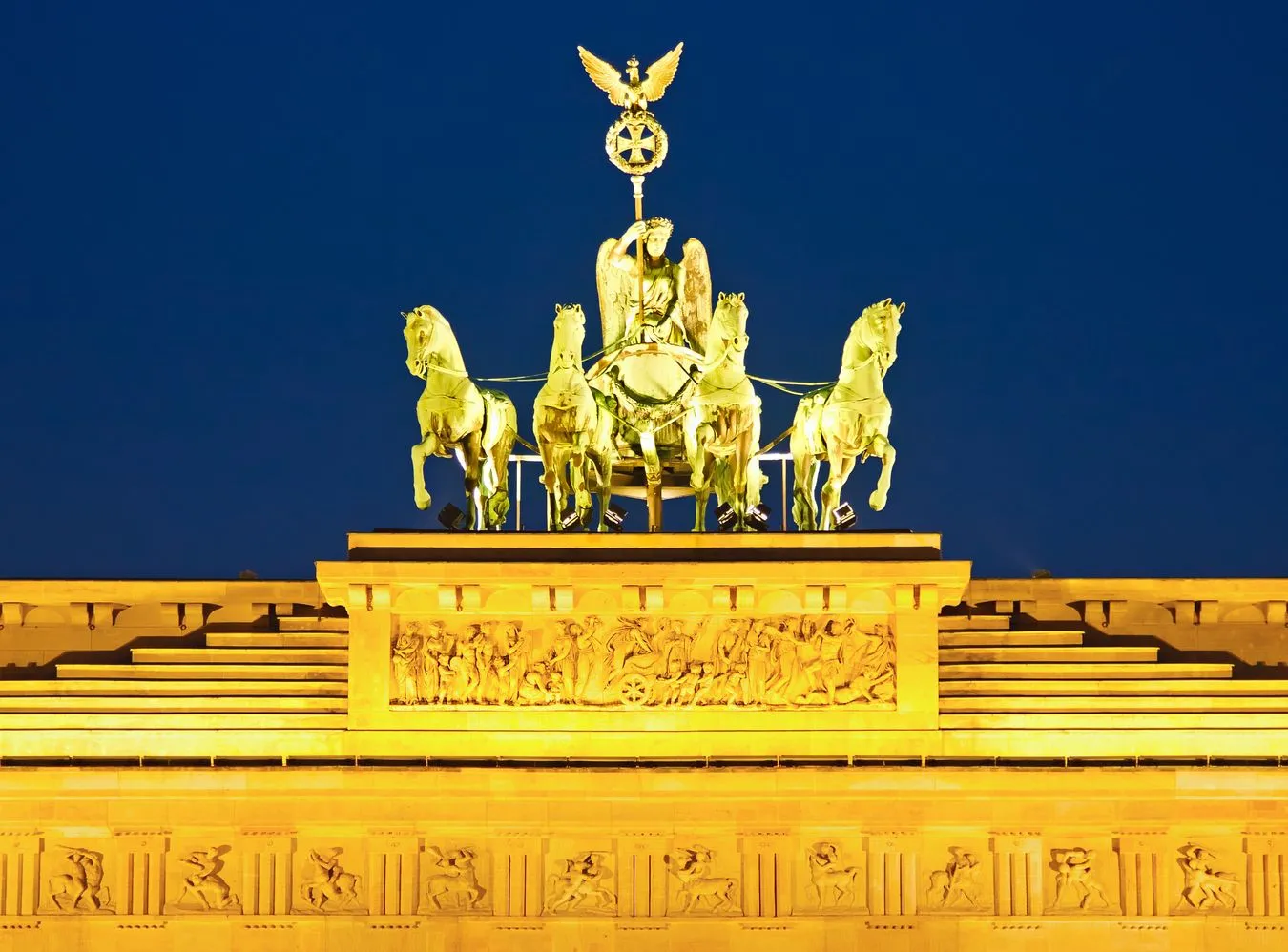 Niemcy wykorzystują kryzys, by przejąć władzę w Unii