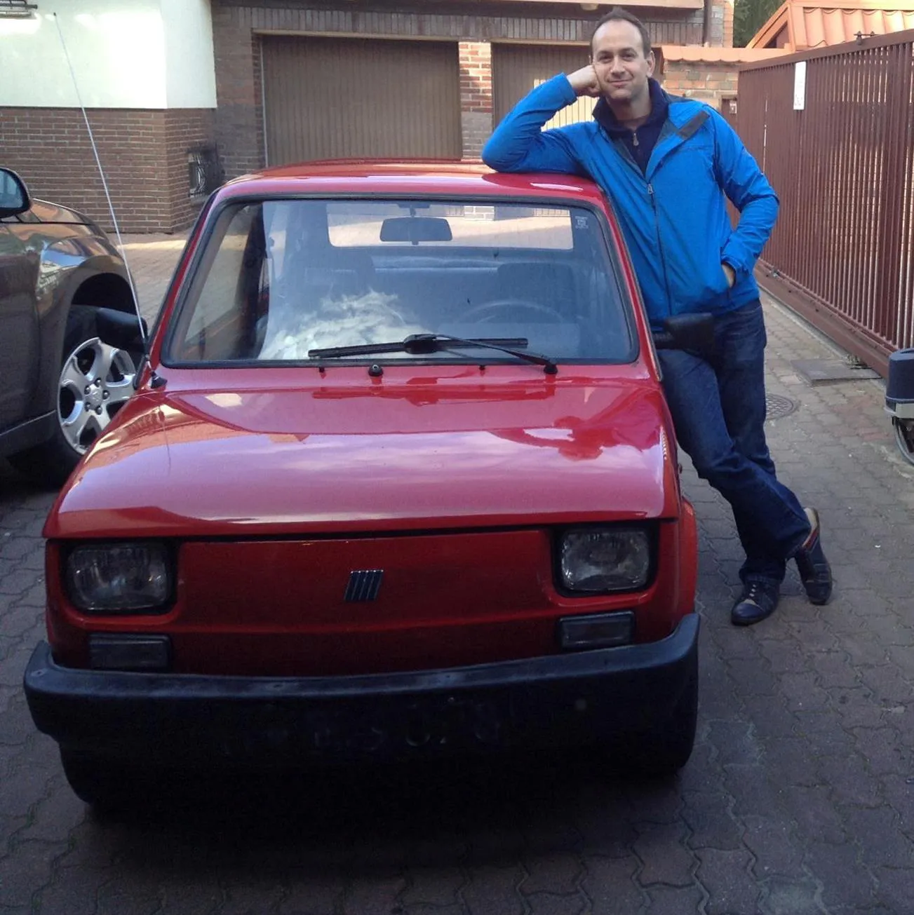 9208583-daniel-i-jego-fiat-126p.jpg