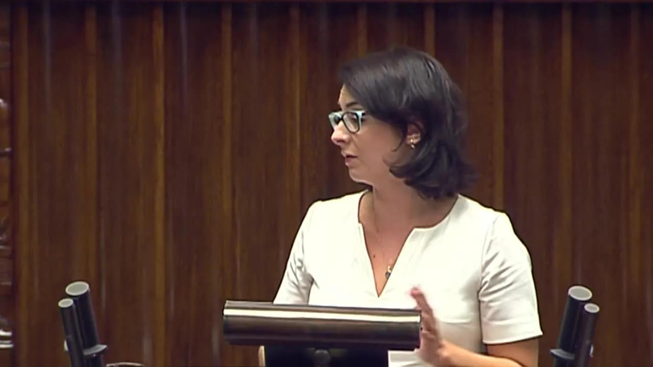 "Niech się nie lęka serce pani poseł. Będę stał na straży pani praw". Ironia wicemarszałka na sejmowej debacie