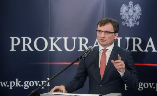 Ziobro wywiera nacisk na sądy ws. drukarza, który nie chciał wykonać zlecenia z fundacji LGBT? RPO i "Iustitia" zaniepokojone