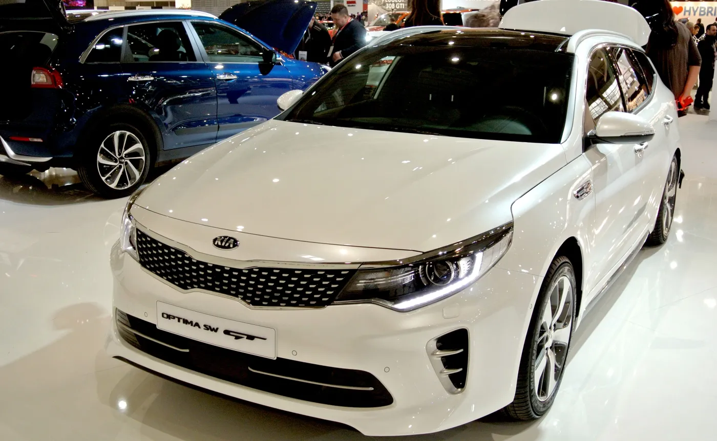 8902858-kia-optima-sportswagon.jpg