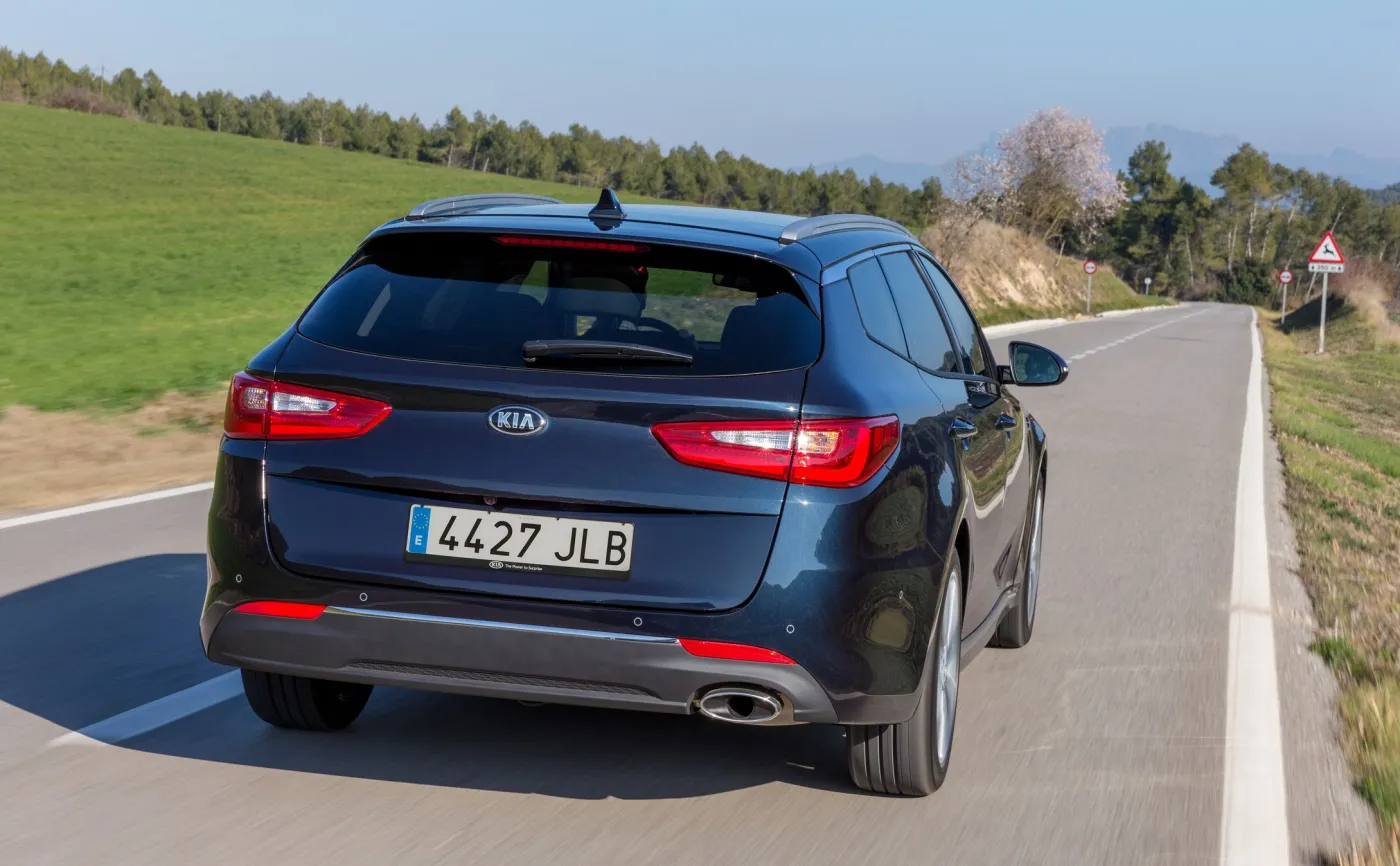 9372699-kia-optima-sportswagon.jpg