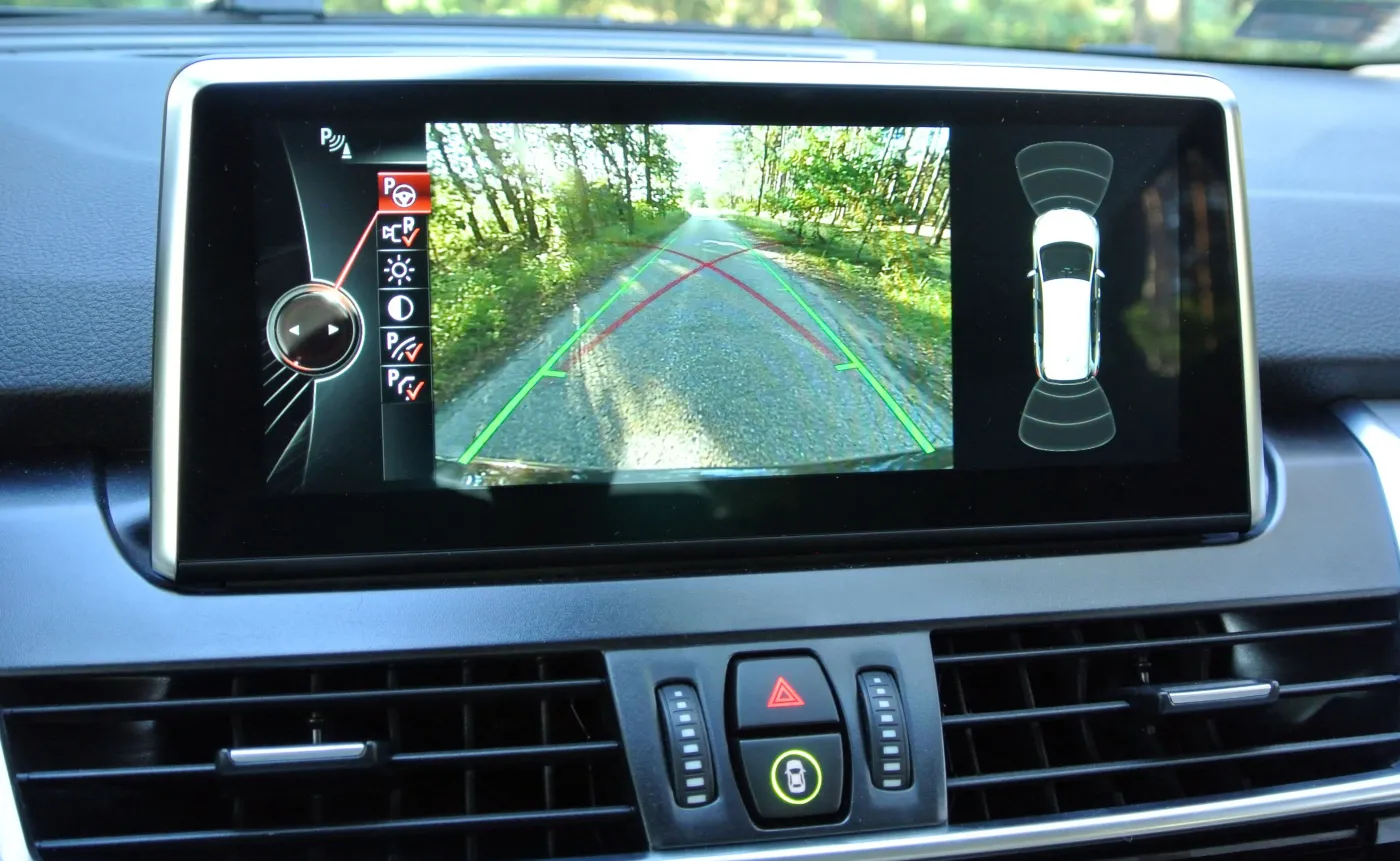 9394128-bmw-serii-2-gran-tourer.jpg