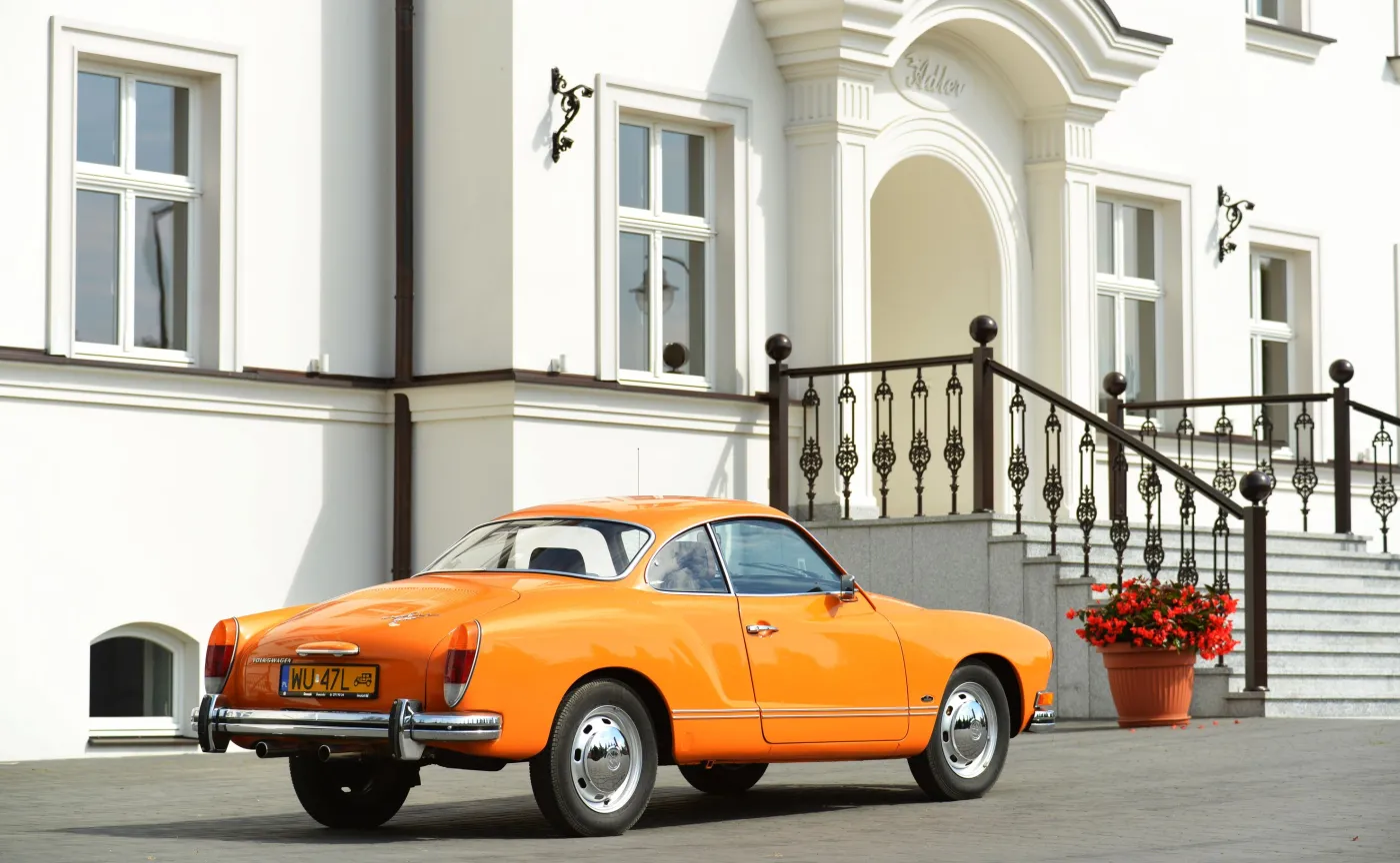 9403528-volkswagen-karmann-ghia.jpg