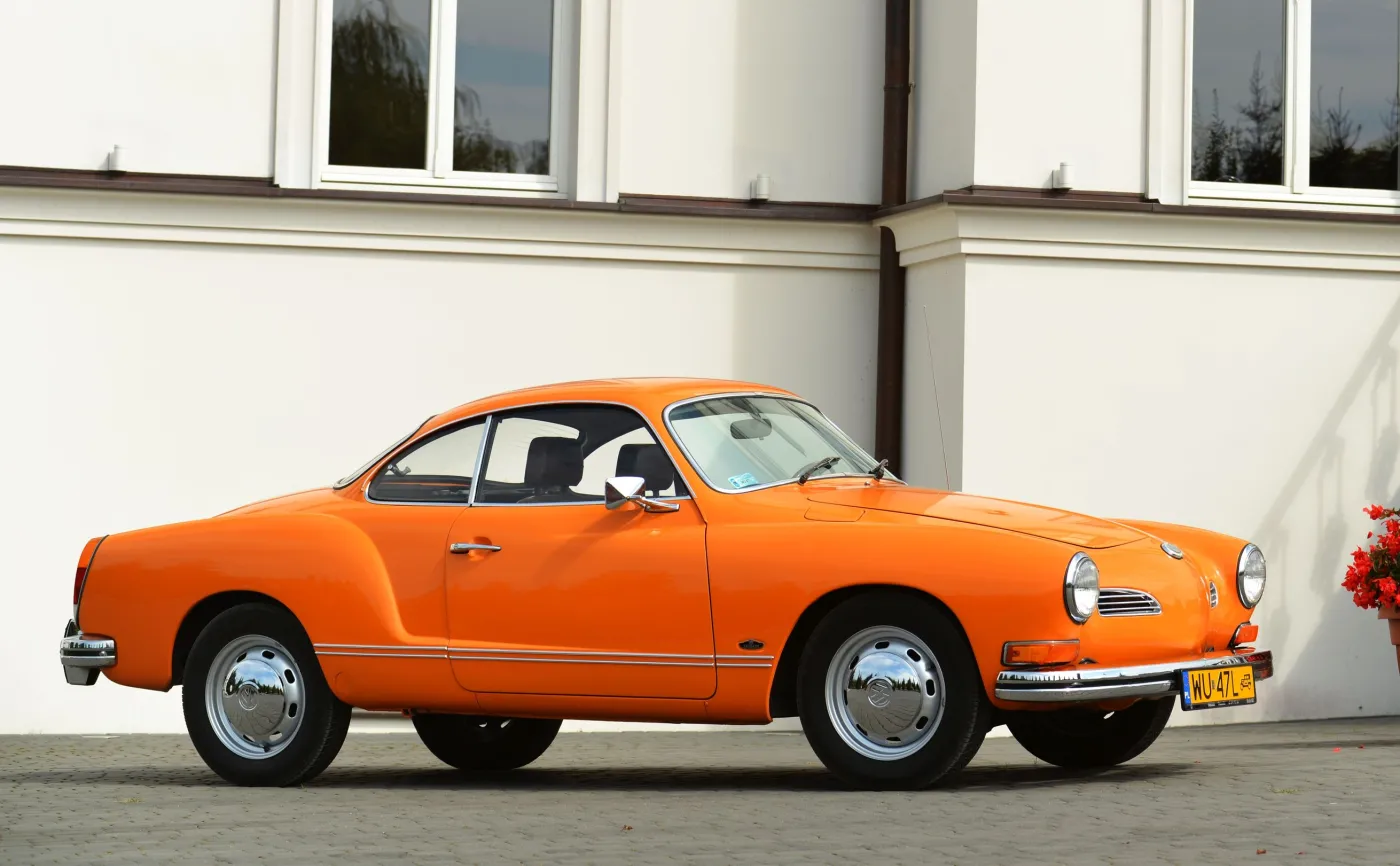 9403560-volkswagen-karmann-ghia.jpg