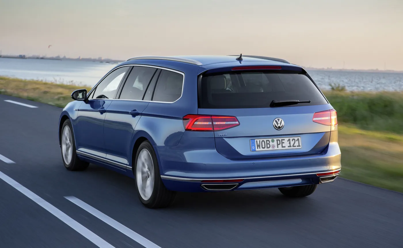 9057339-volkswagen-passat-gte.jpg