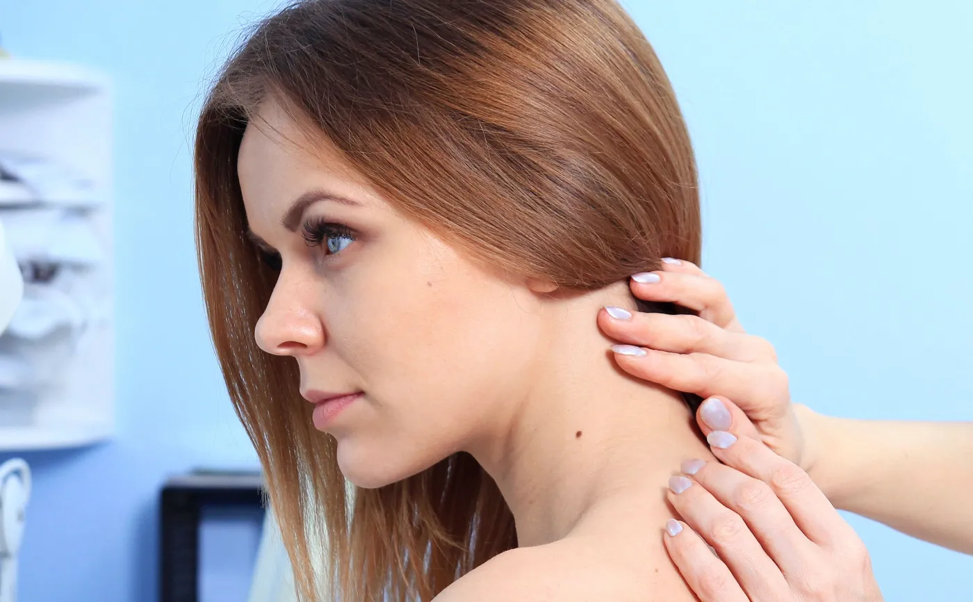 Kobieta u dermatologa