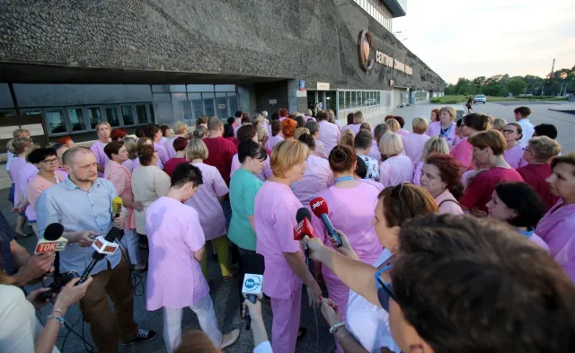 Strajk w CZD. Pielęgniarki: Skoro tak świetnie zarabiamy, to dlaczego jest nas tak mało