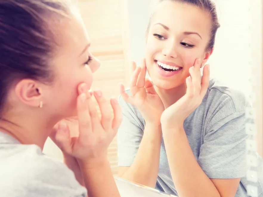 Aby słoneczna aura nie zrobiła Ci krzywdy: 4 złote zasady letniej pielęgnacji skóry