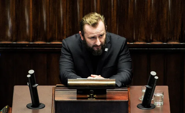 Nocne spory w Sejmie. Opozycja ostro o ustawie o mediach. "Spektakl z gatunku tragifarsy", "prawo pisane na kolanie", "ustawa jak z PRL"