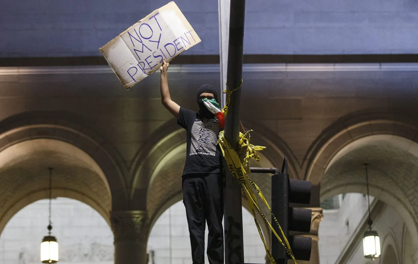 Były burmistrz Nowego Jorku atakuje protestujących przeciwko Trumpowi: To garstka mazgajów