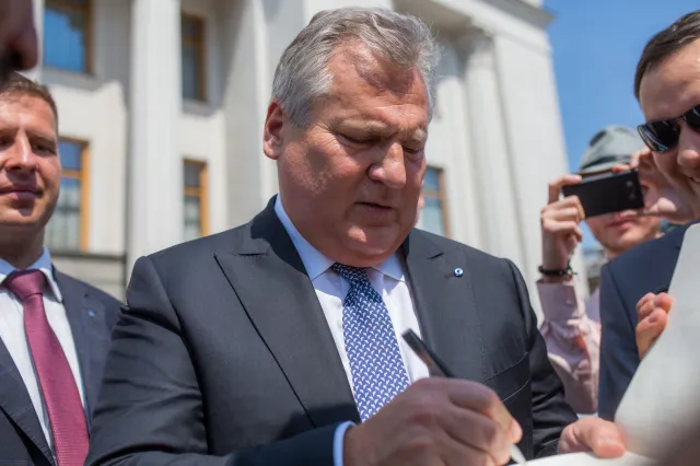 Śledztwo ws. majątku Kwaśniewskich. Prokuratura przeprowadzi "szereg czynności procesowych"