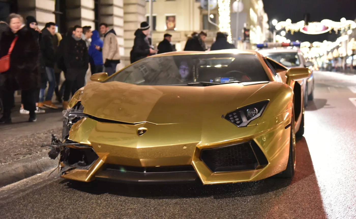 9751691-lamborghini-aventador.jpg