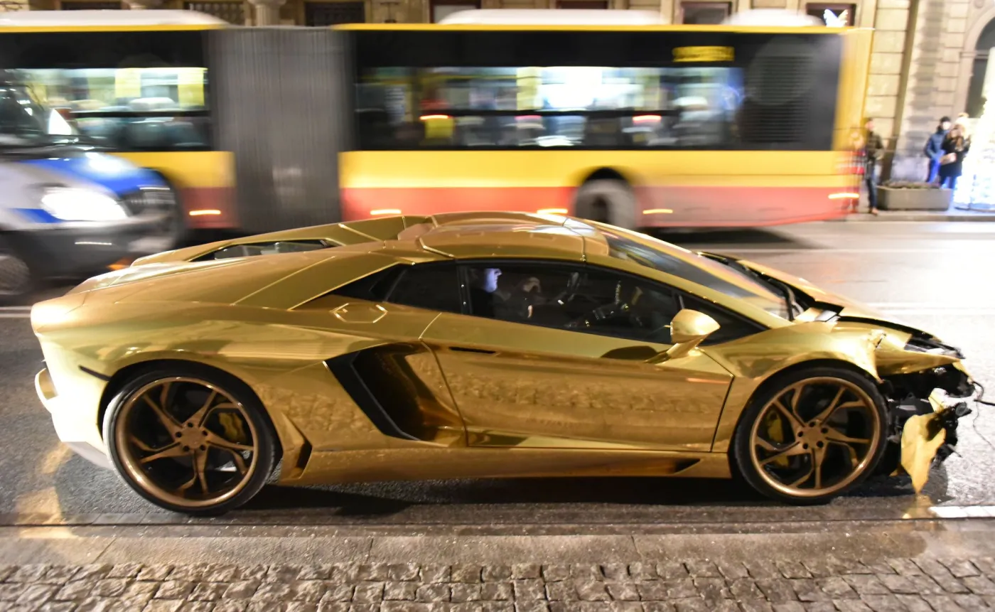 9751753-lamborghini-aventador.jpg