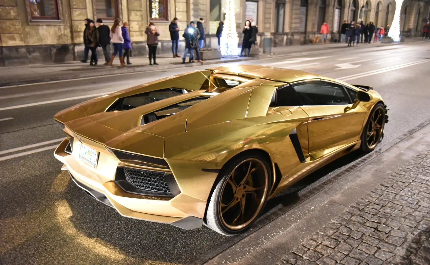 9751785-lamborghini-aventador.jpg