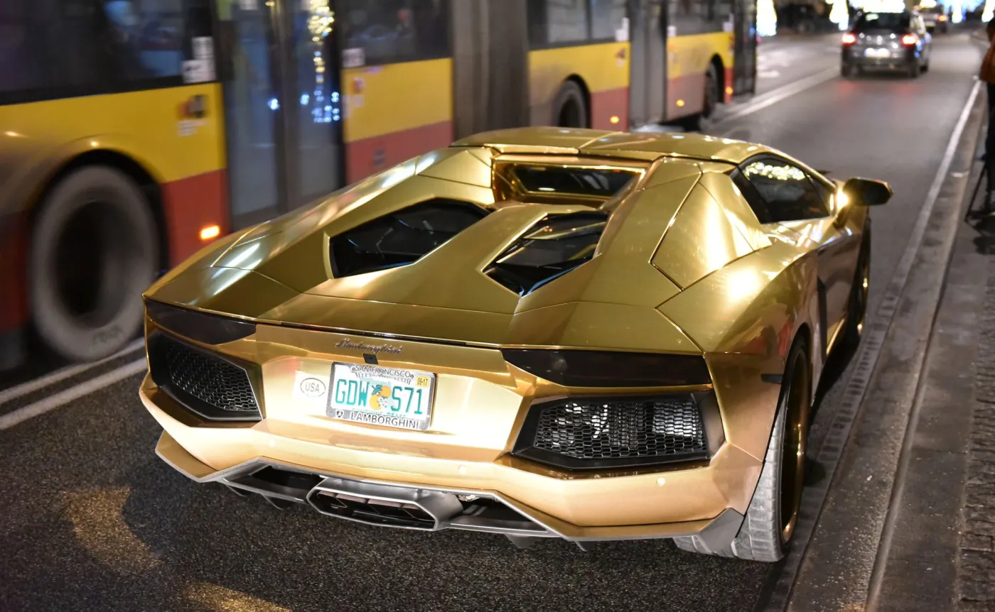 9751846-lamborghini-aventador.jpg